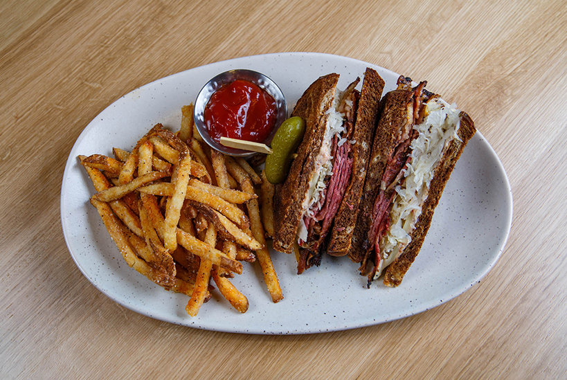 Top 5 Foods To Try When In Green Bay Poke the Bear